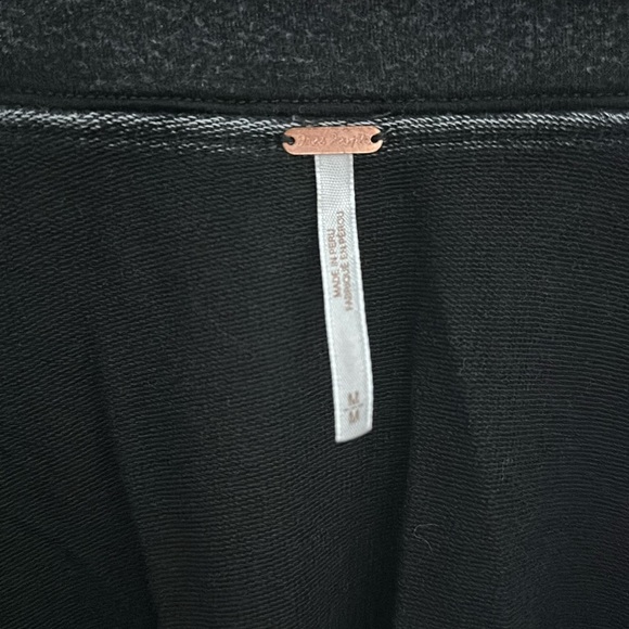 Free People Black sweatshirt size Medium - Picture 3 of 8
